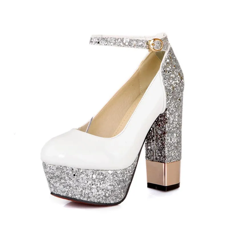 Audrey  Retro Plateau-Schuhe mit Schnalle aus veganem Lackleder