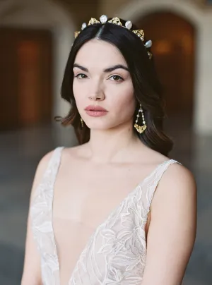 FLAVIA | Delicate Pearl Bridal Crown